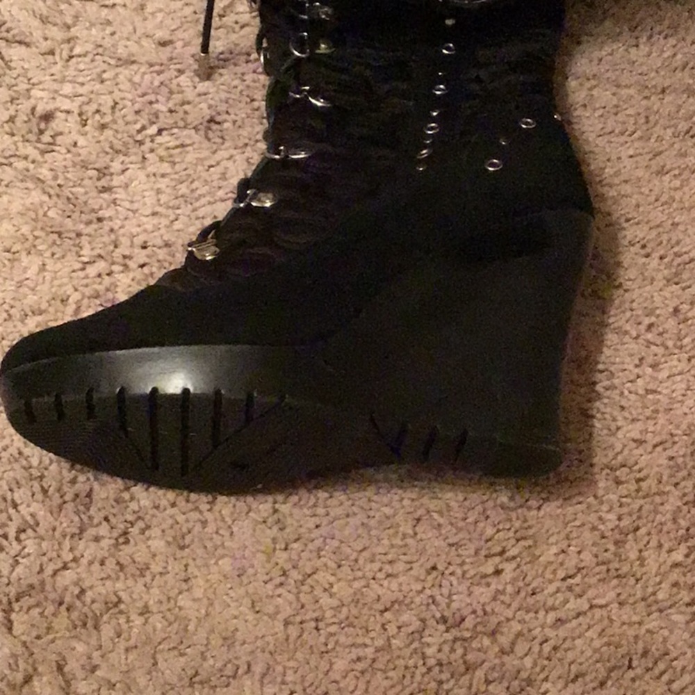 Boots - Picture 3 of 5